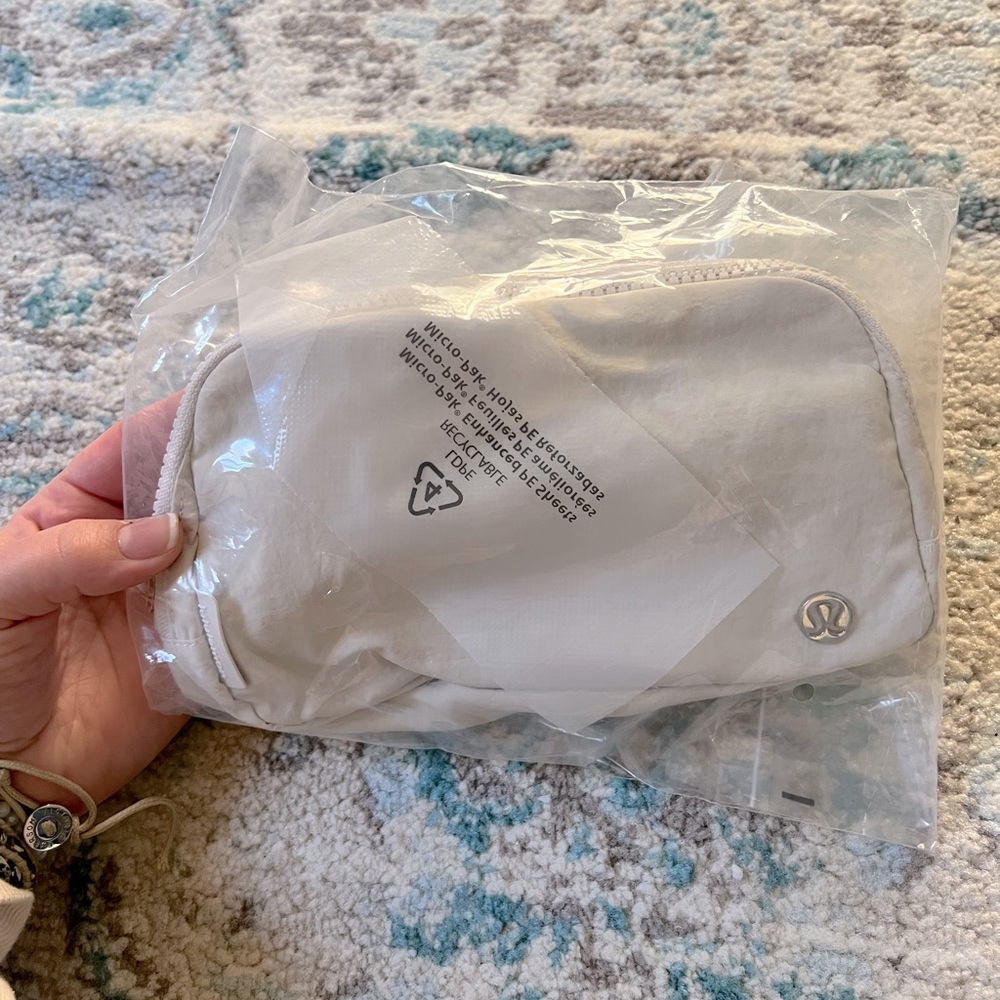 NWT Lululemon Everywhere Belt Bag White Opal *extended strap
